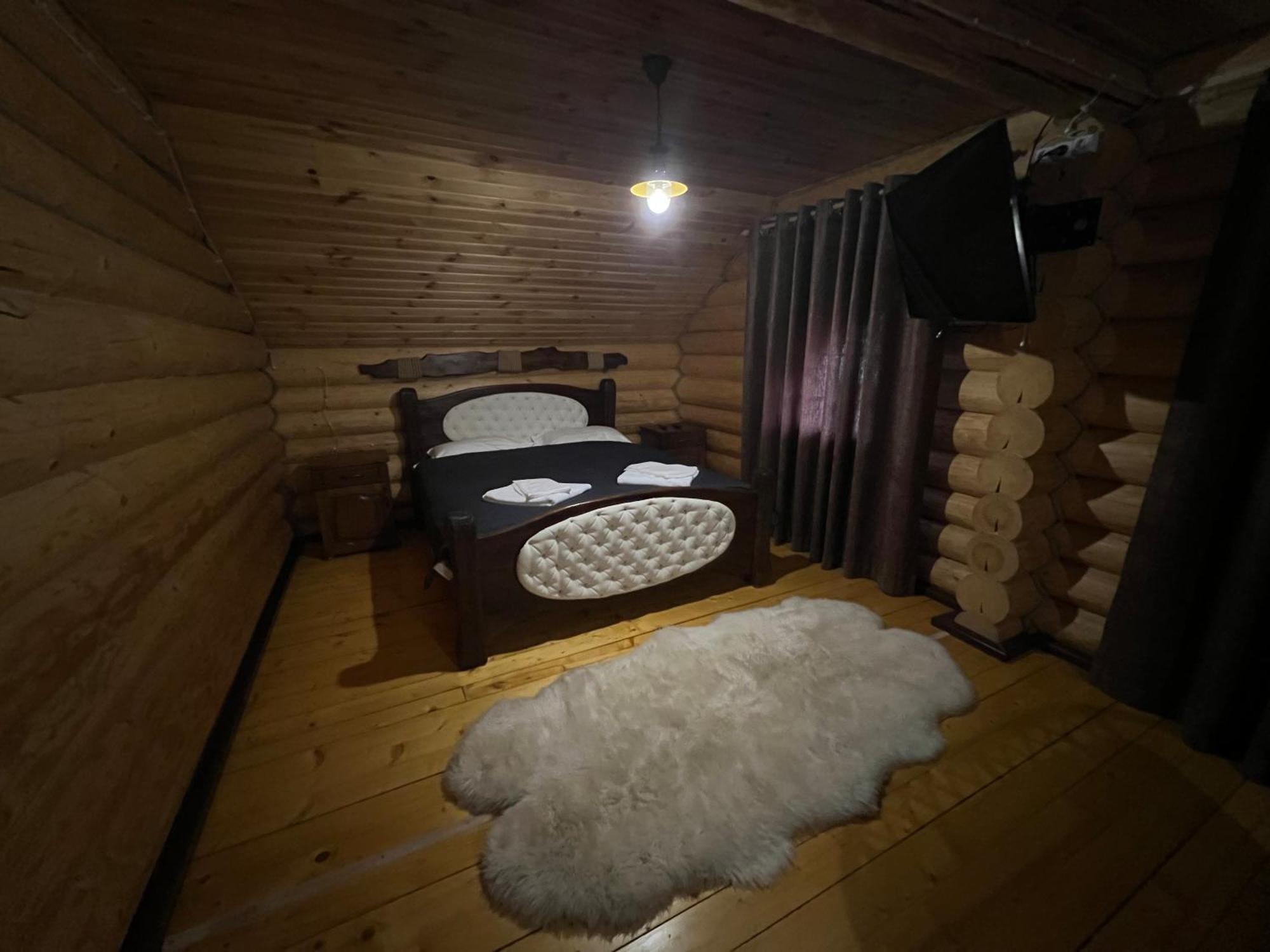 Отель Гостевая усадьба Кот Баюн и Кривая Уточка Teterivka Экстерьер фото