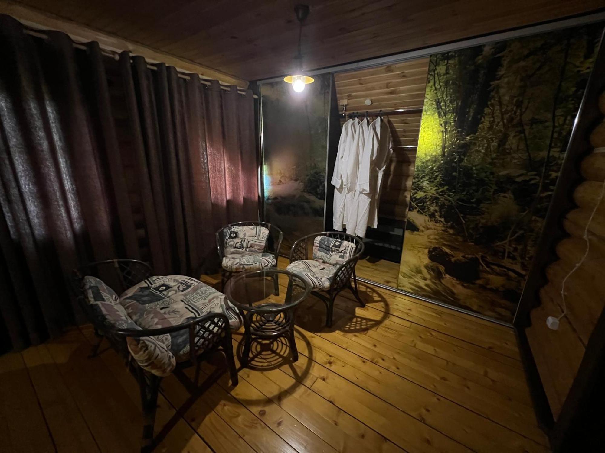 Отель Гостевая усадьба Кот Баюн и Кривая Уточка Teterivka Экстерьер фото
