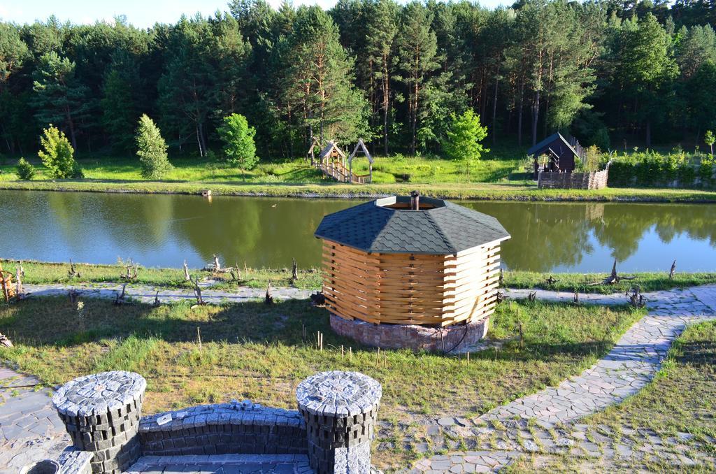 Отель Гостевая усадьба Кот Баюн и Кривая Уточка Teterivka Экстерьер фото